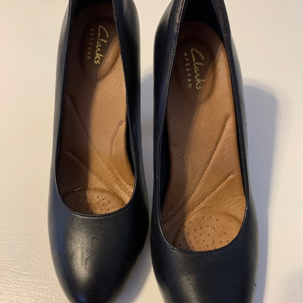 Clarks 8.5 dress shoes